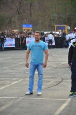 Salman Khan at bike stunt event in Mumbai on 14th May 2016